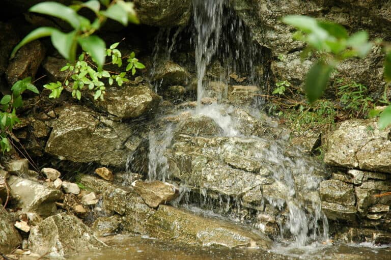 1280px-Barton_Creek_TX_waterfall_1